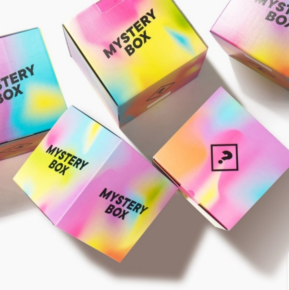 Mystery Box 🍭🖤